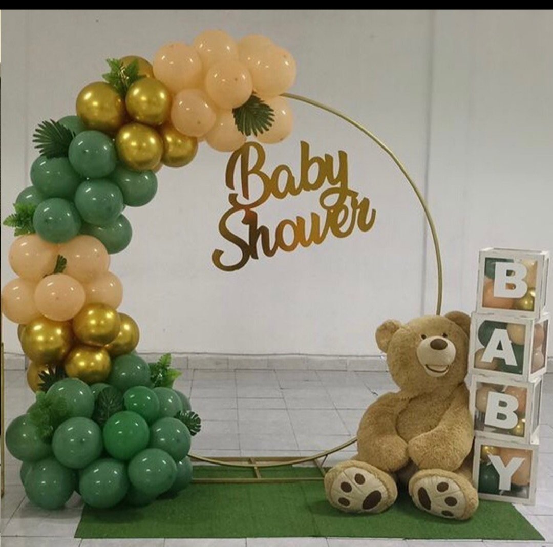 Green and gold baby shower balloon ring