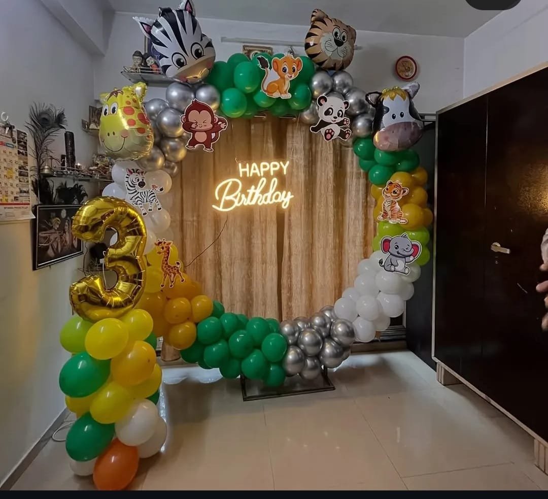 Jungle animal theme birthday balloon ring